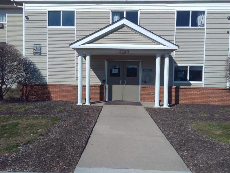 Intown Suites Extended Stay Indianapolis In - Traders Point Exterior photo
